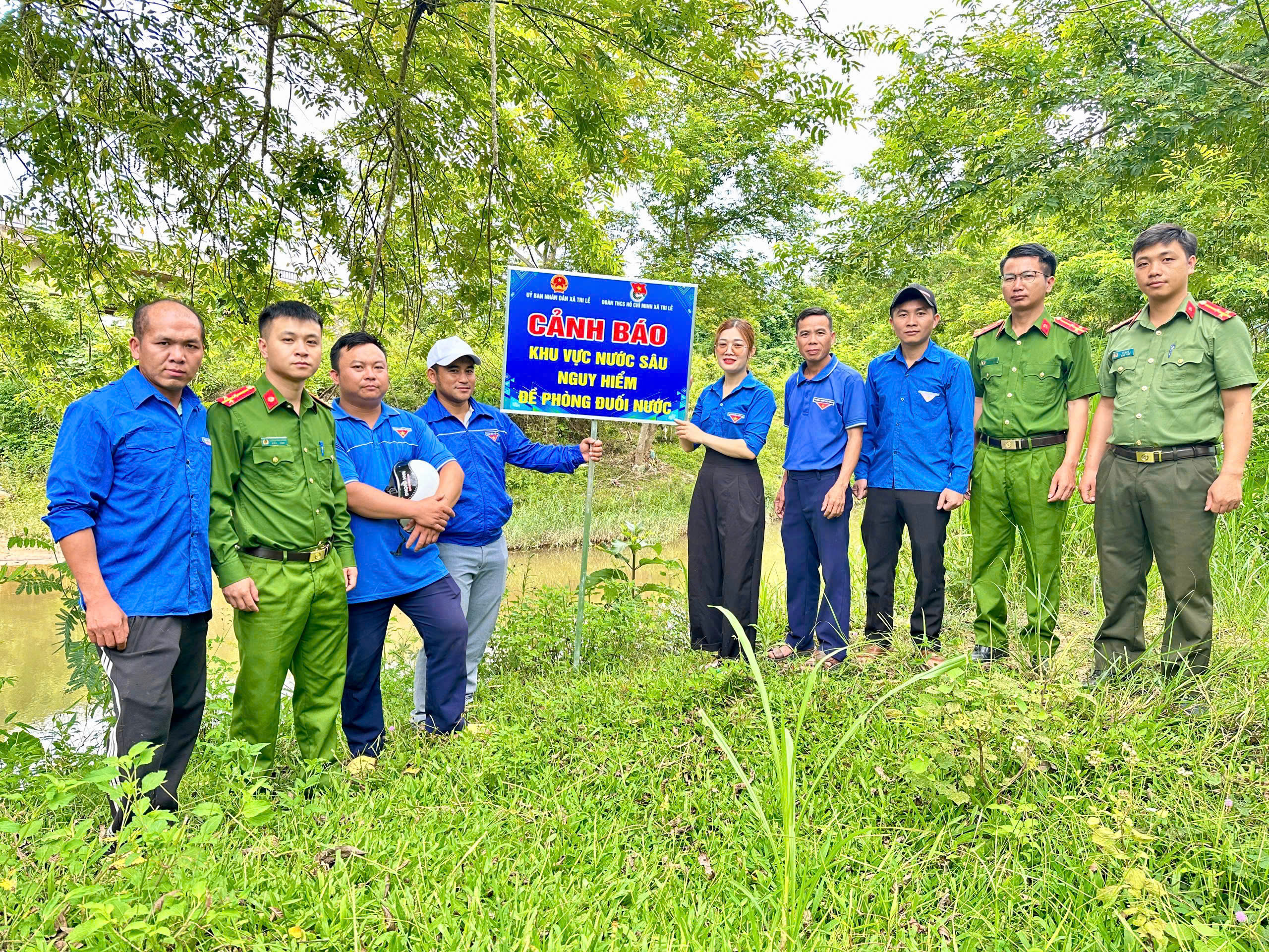 Cắm biển cảnh báo đuối nước