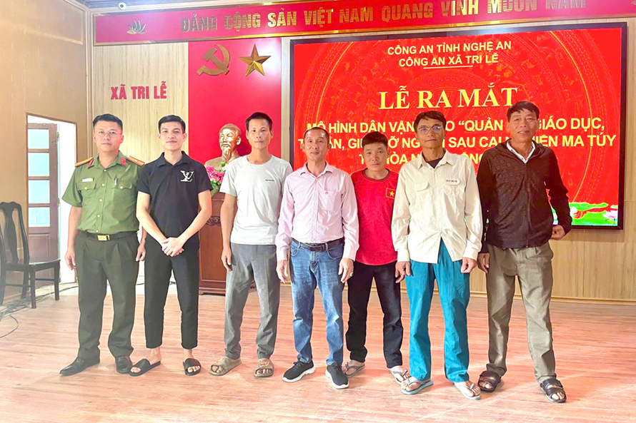 Ra mắt mô hình