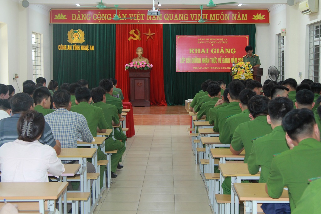 Khai giảng Lớp bồi dưỡng nhận thức về Đảng năm 2026
