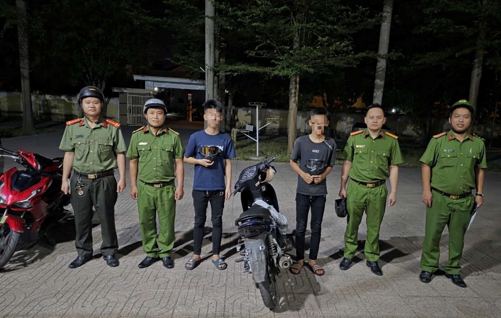 Công an phường Vinh Hưng thực hiện cao điểm phòng ngừa, xử lý thanh, thiếu niên vi phạm an toàn giao thông và gây rối an ninh trật tự