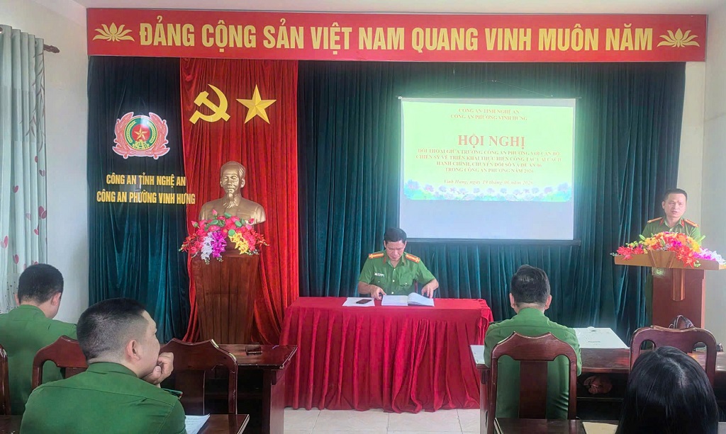 Hội nghị đối thoại đồng chí Trưởng Công an phường với cán bộ, chiến sỹ về triển khai cải cách hành chính, chuyển đổi số và Đề án 06/CP