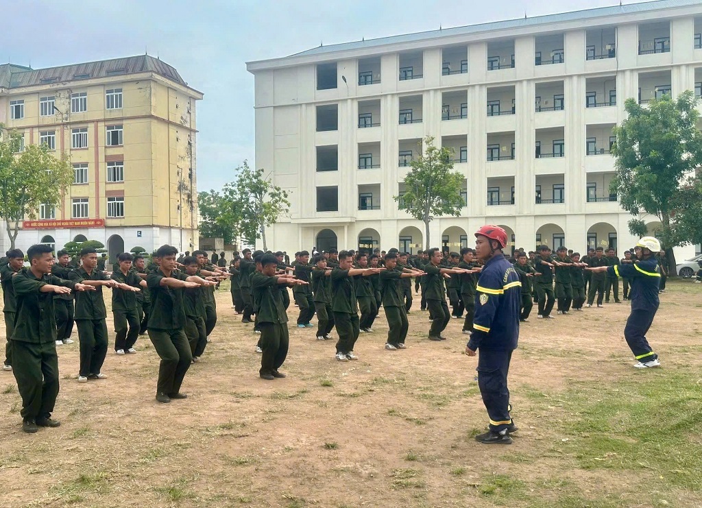 Huấn luyện nghiệp vụ PCCC và CNCH cho chiến sĩ nghĩa vụ Bộ Công an