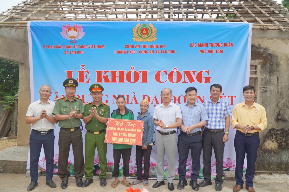 Khởi công xây dựng nhà đại đoàn kết tặng hộ nghèo