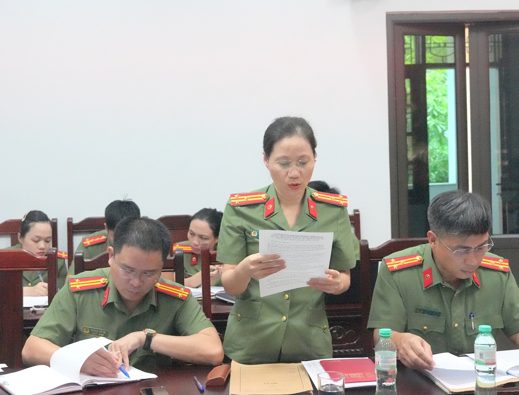 Đại biểu thảo luận tại Hội nghị