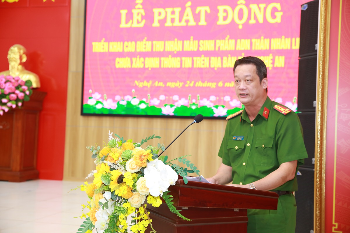 Đồng chí Đại tá Nguyễn Đức Cường, Phó Giám đốc Công an tỉnh phát biểu tại buổi lễ