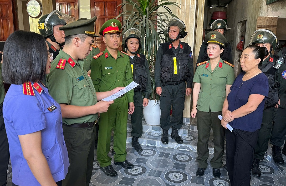 Cơ quan An ninh điều tra Công an tỉnh Nghệ An ra quyết định khởi tố vụ án, khởi tố bị can; thi hành Lệnh bắt bị can để tạm giam đối với Lê Thị Thuỷ