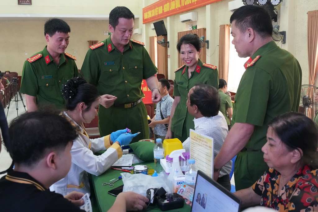 Triển khai đợt cao điểm thu nhận mẫu sinh phẩm ADN cho thân nhân của Liệt sỹ chưa xác định được thông tin phần mộ