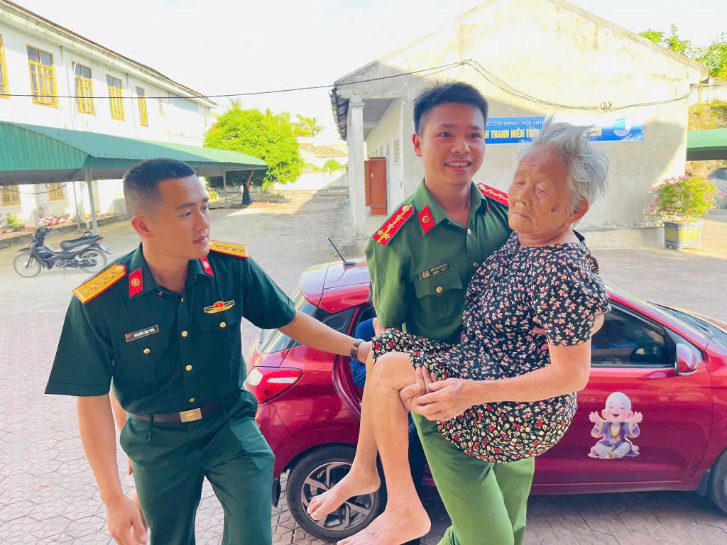 Tại điểm thu nhận mẫu ADN tại xã Đại Đồng