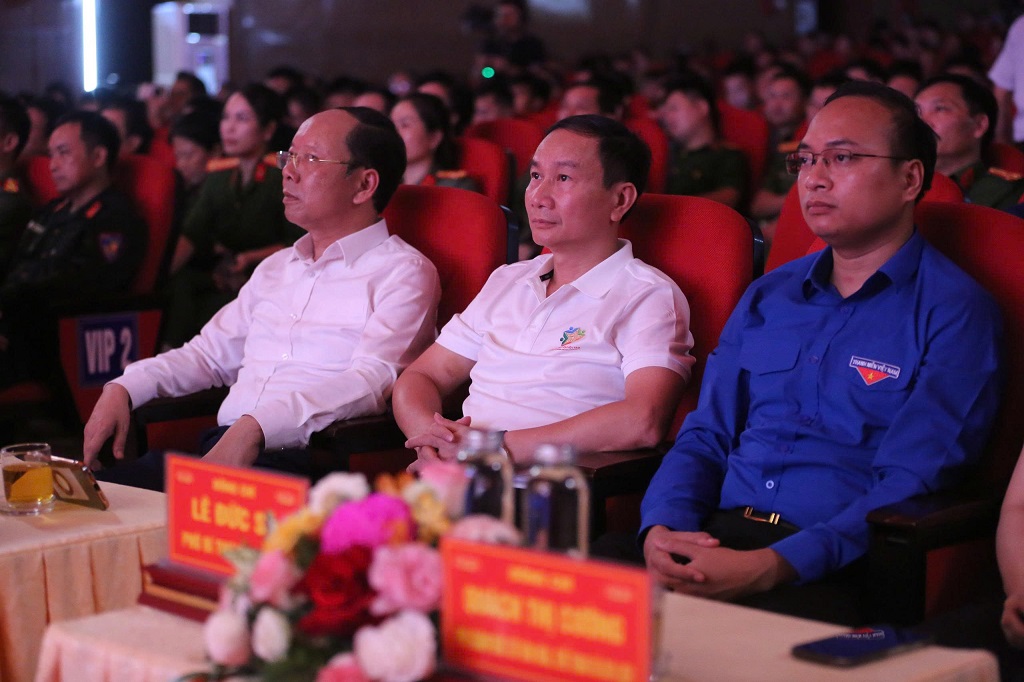 Đại biểu dự chương trình 