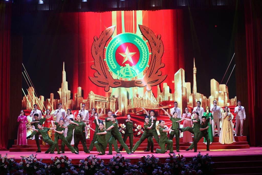 Chương trình nghệ thuật đặc sắc với chủ đề “Nghệ An - Chủ động, quyết liệt - Chung một quyết tâm xây dựng xã, phường không ma túy” với những tiết mục đặc sắc, ý nghĩa