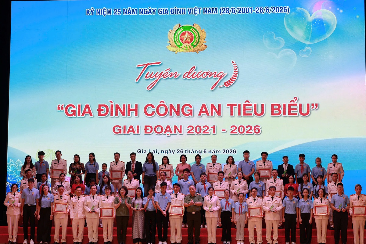 Công an tỉnh Nghệ An có gia đình được tuyên dương 
