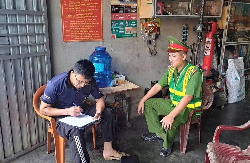 Tổ chức tuyên truyền, ký cam kết đối với cơ sở kinh doanh, sửa chữa môtô, xe gắn máy, xe máy điện