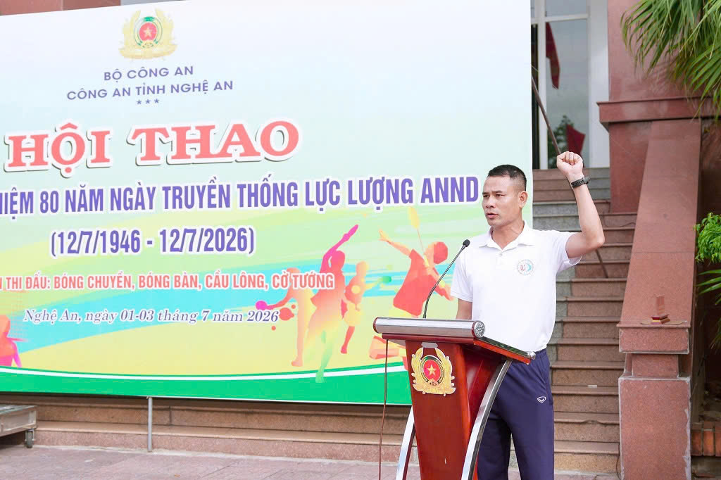 Đại diện tổ trọng tài tuyên thệ