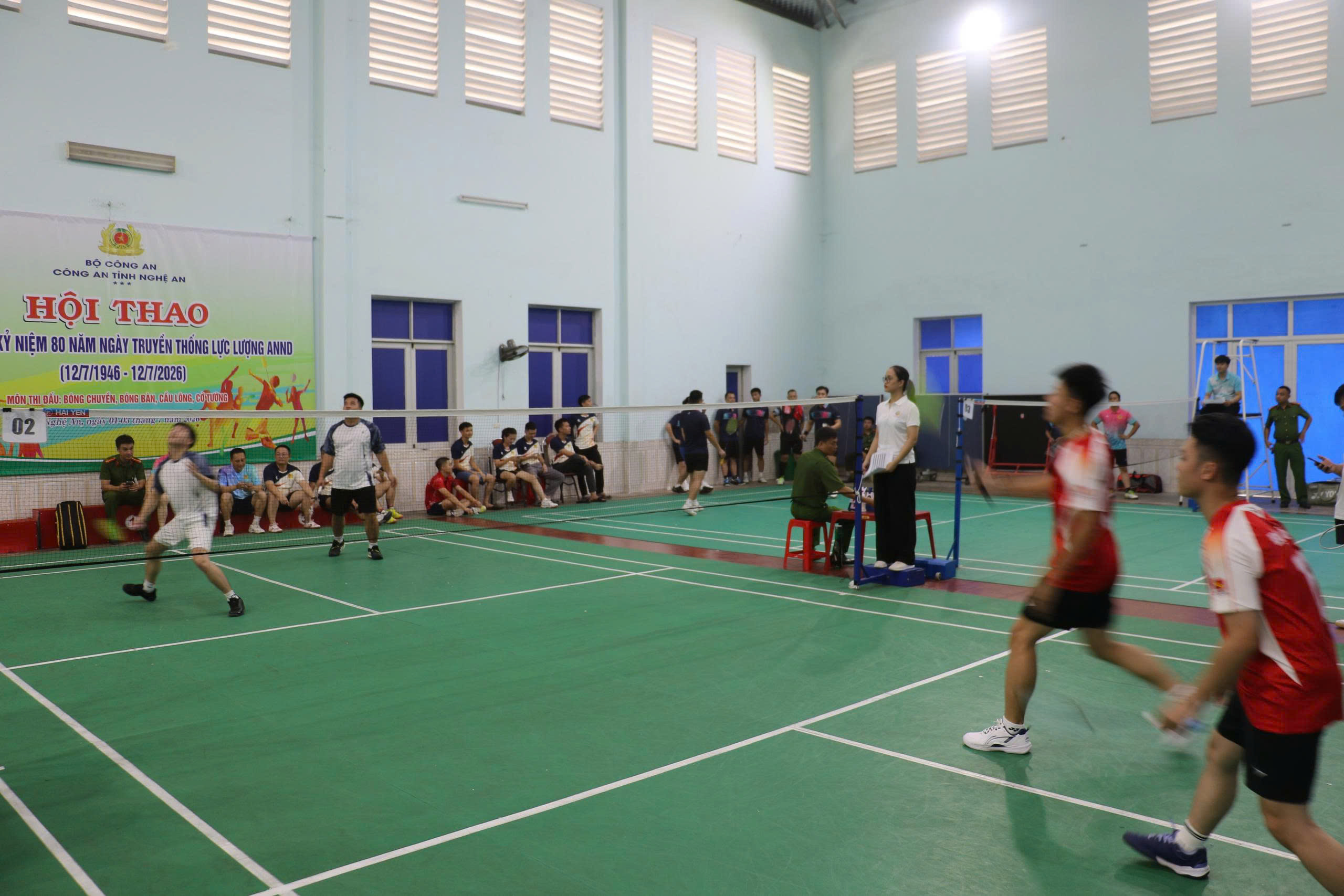 Ngay sau lễ khai mạc, các đội tham gia thi đấu
