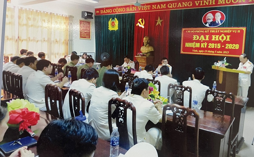 Lãnh đạo, cán bộ, chiến sĩ Phòng Kỹ thuật nghiệp vụ họp bàn kế hoạch tác chiến (năm 2015)