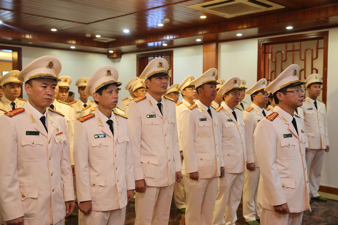 Đoàn đại biểu tưởng nhớ công lao trời biển của Chủ tịch Hồ Chí Minh