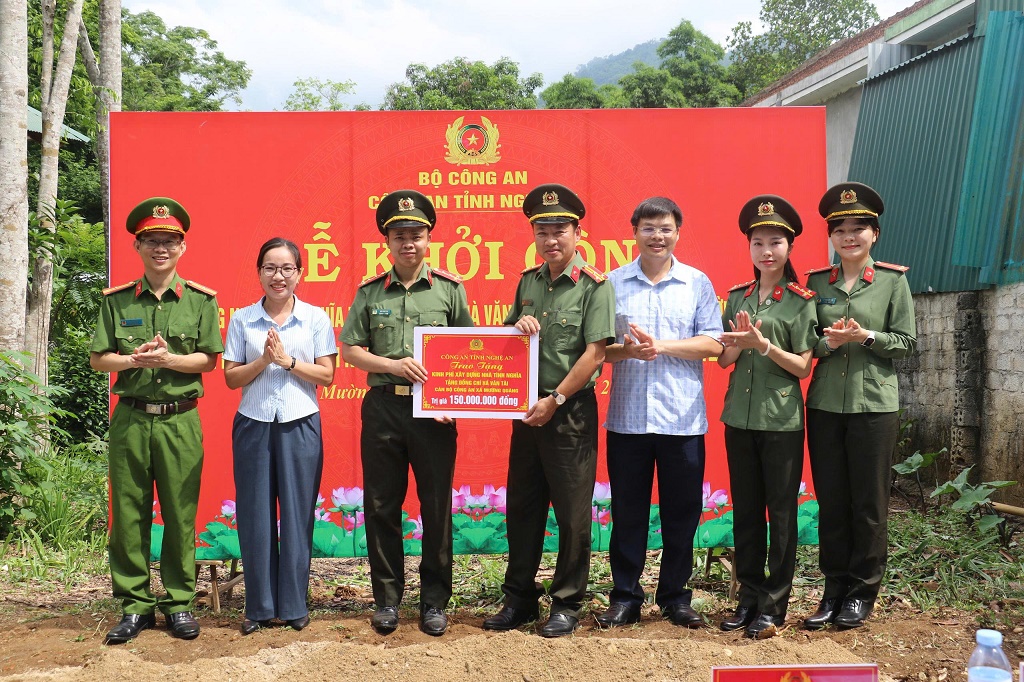 Khởi công nhà tình nghĩa tặng cán bộ Công an
