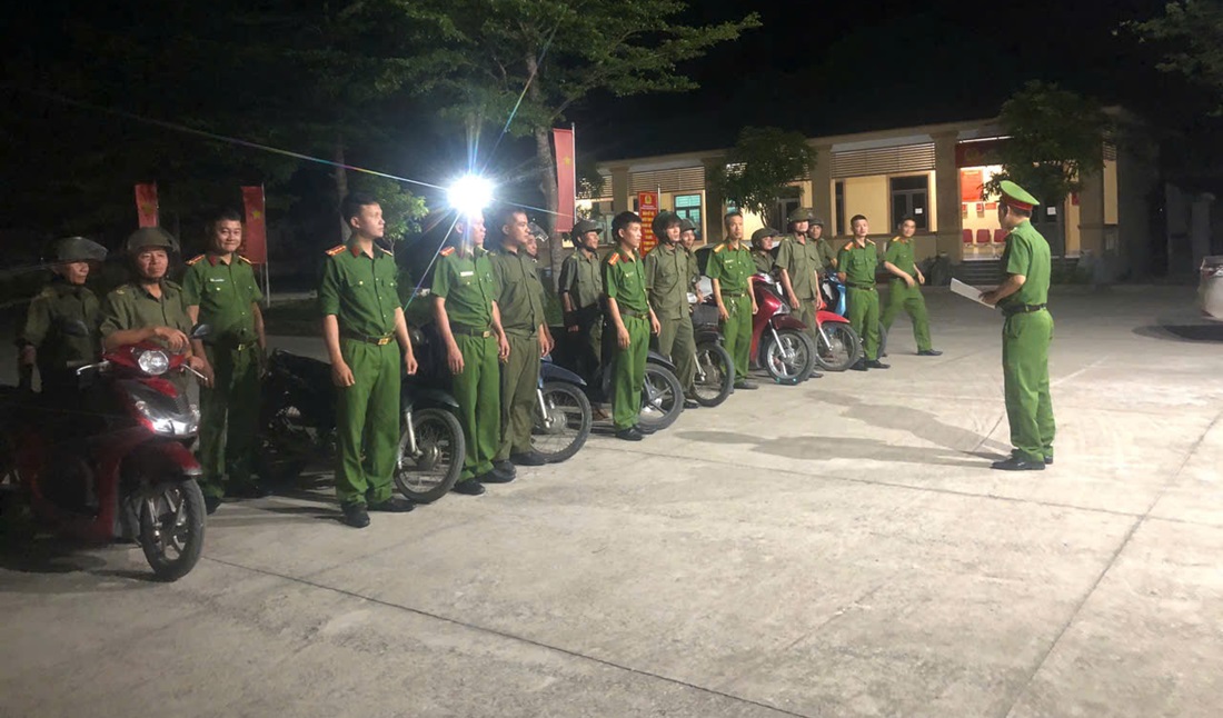 Công an xã Hưng Nguyên Nam ra quân cao điểm phòng ngừa, xử lý thanh, thiếu niên vi phạm ATGT và gây rối ANTT