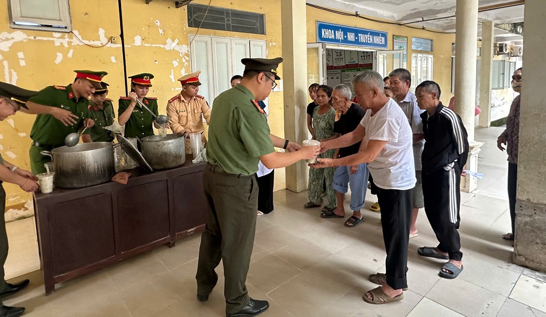 Công an xã Quỳ Châu tổ chức chương trình 