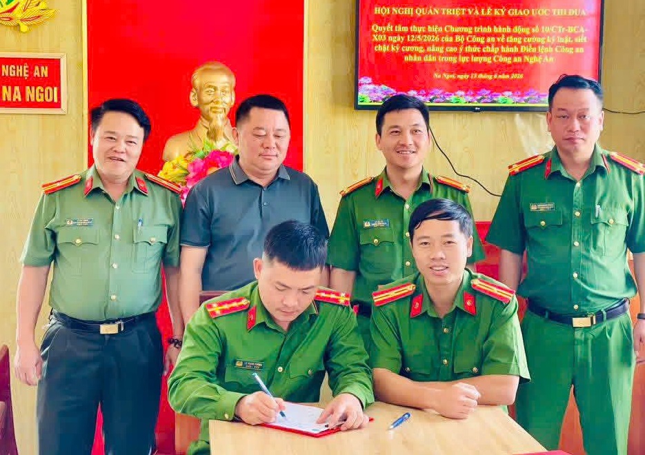 Công an xã Na Ngoi ký kết giao ước thi đua quyết tâm thực hiện chương trình hành động số 10 của Bộ Công an