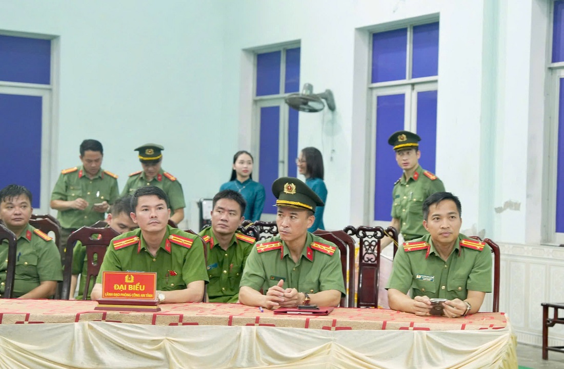 Các đại biểu dự lễ bế mạc