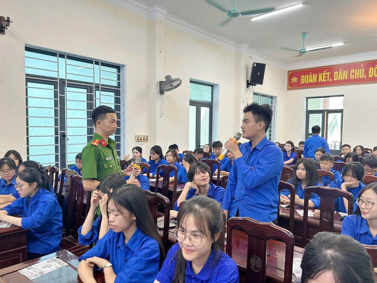 Lực lượng Công an tuyên truyền phòng, chống ma túy trong học đường