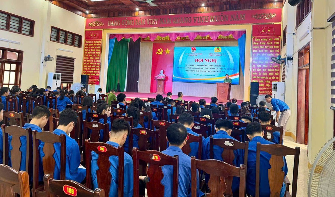 Công an xã Đông Lộc tuyên truyền pháp luật cho thanh thiếu niên