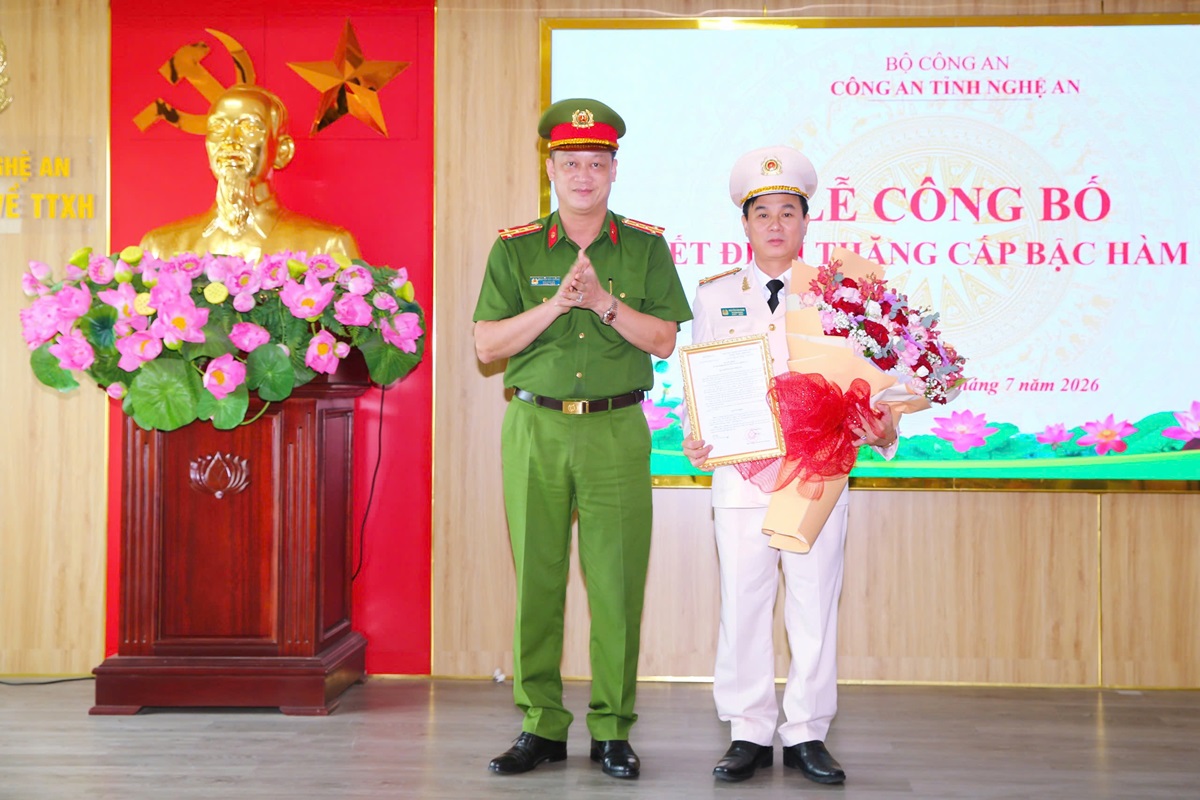 Công an tỉnh Nghệ An công bố quyết định thăng cấp bậc hàm Đại tá
