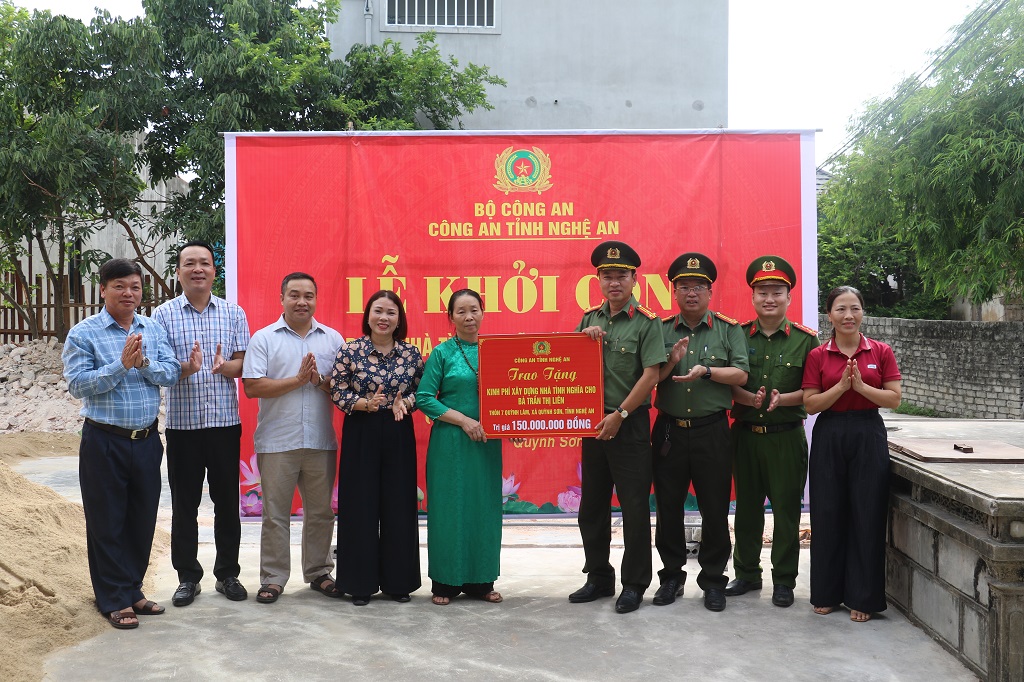 Tặng nhà tình nghĩa cho hộ giáo dân có hoàn cảnh khó khăn