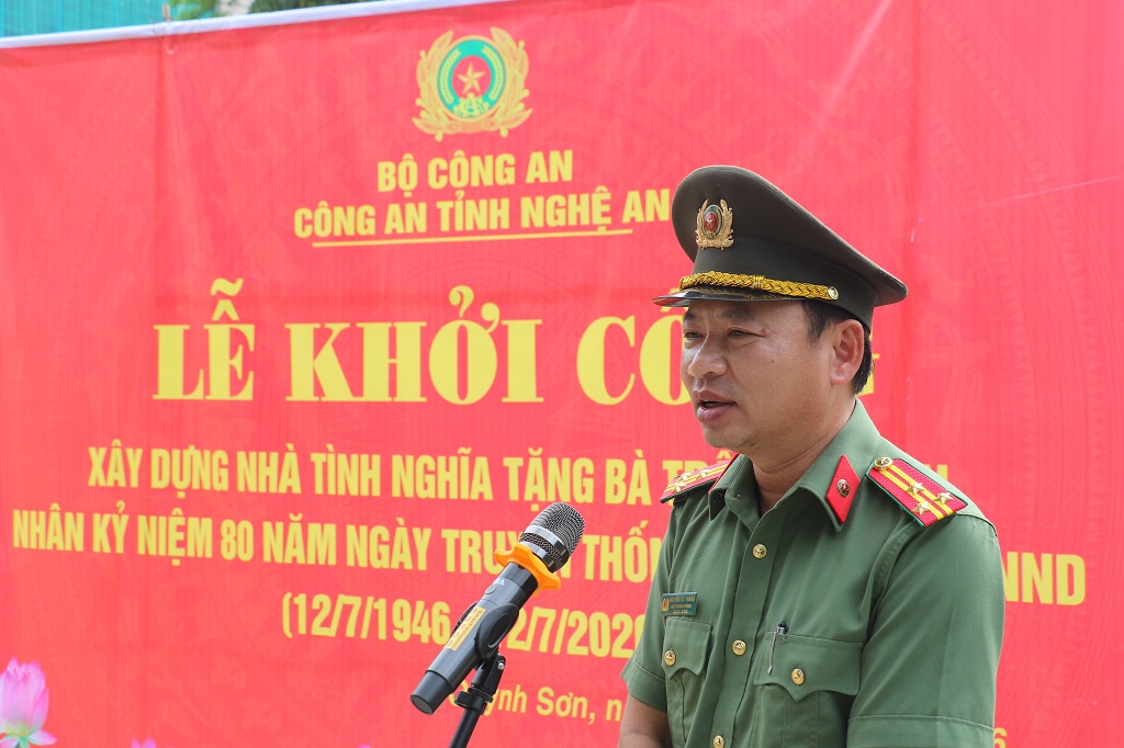 Đại diện Phòng Công tác chính trị phát biểu