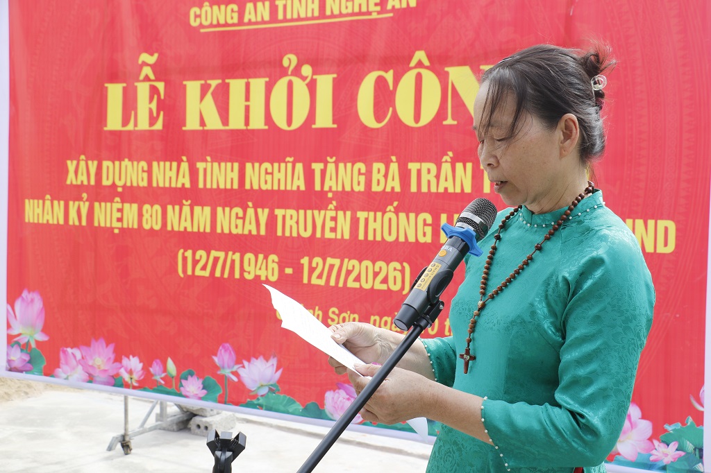 Bà Trần Thị Liên phát biểu tại buổi lễ