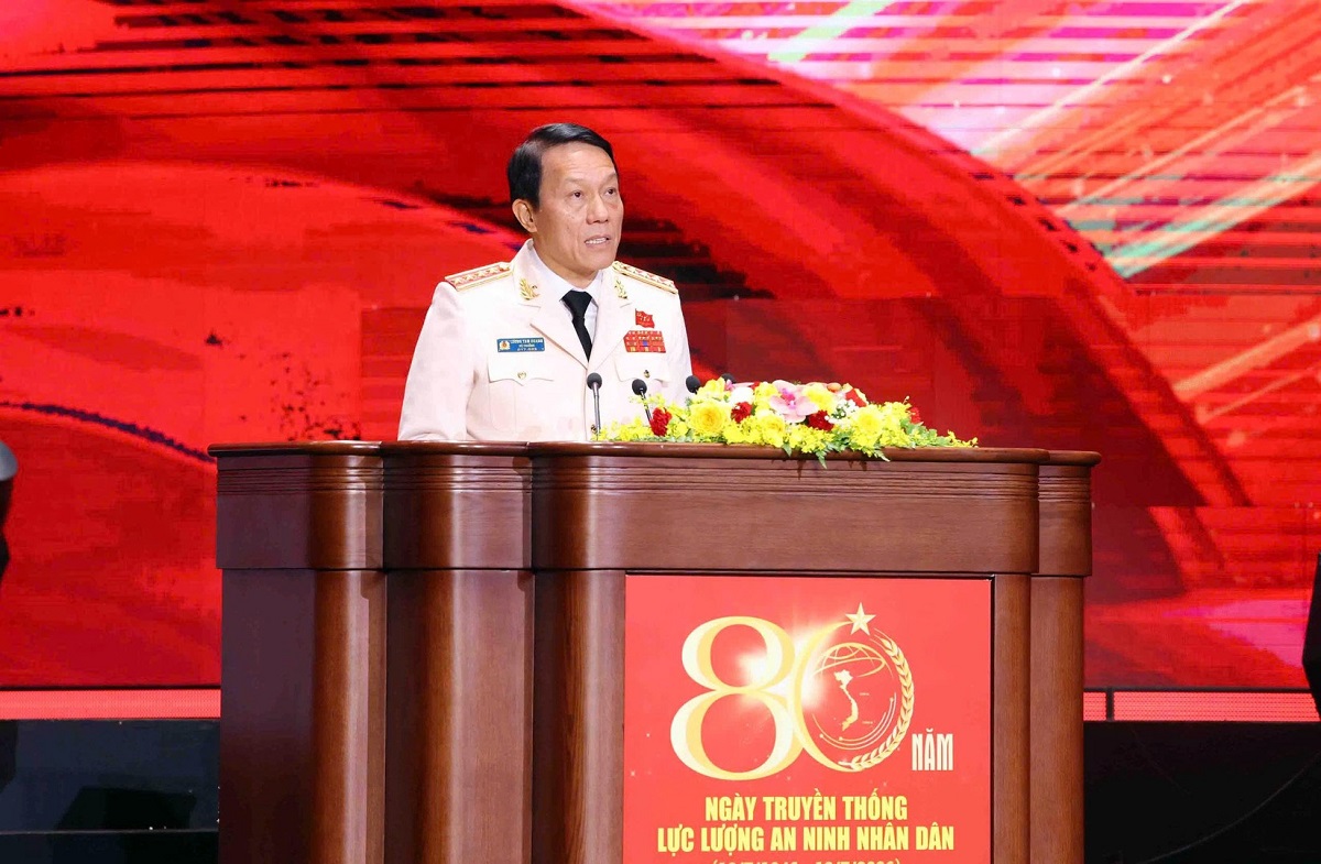 Bộ trưởng Lương Tam Quang phát biểu đáp từ. 