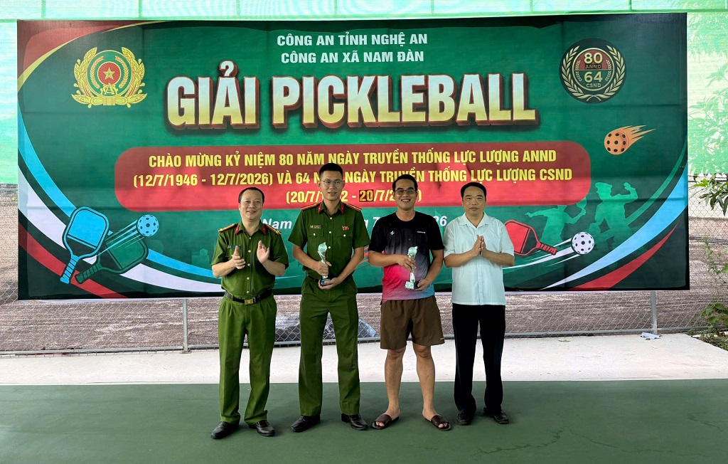 Công an xã Nam Đàn tổ chức giải Pickleball chào mừng 80 năm Ngày truyền thống lực lượng An ninh nhân dân
