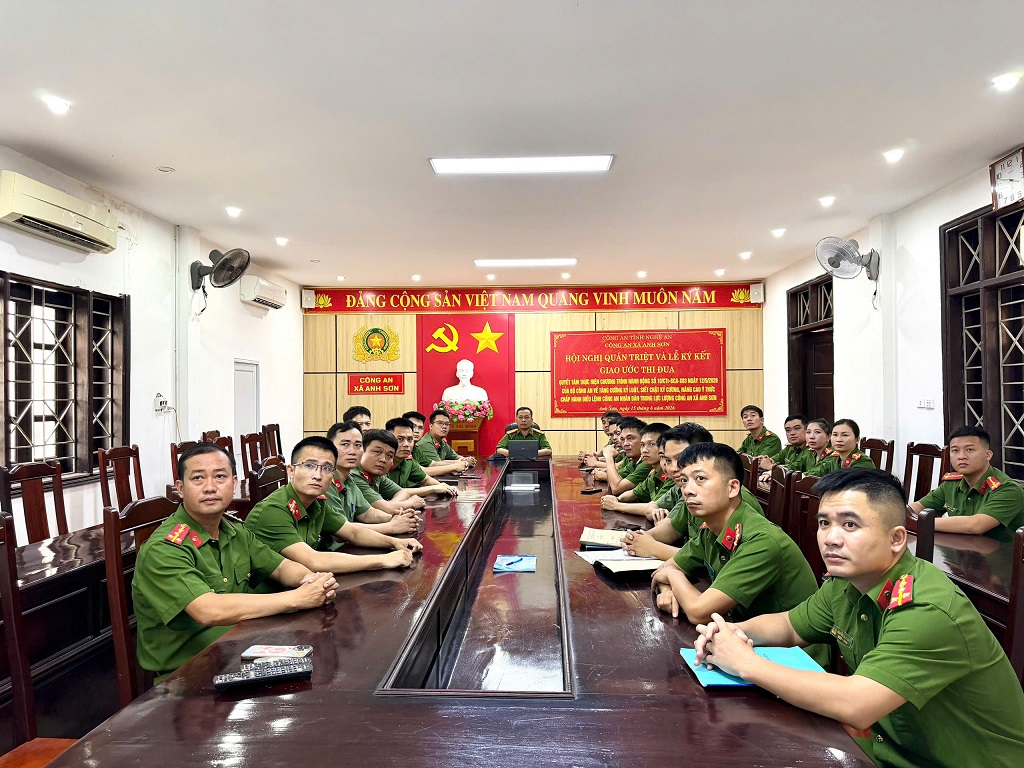 Tham gia hội nghị học tập, quán triệt Nghị quyết số 10 của Bộ Chính trị