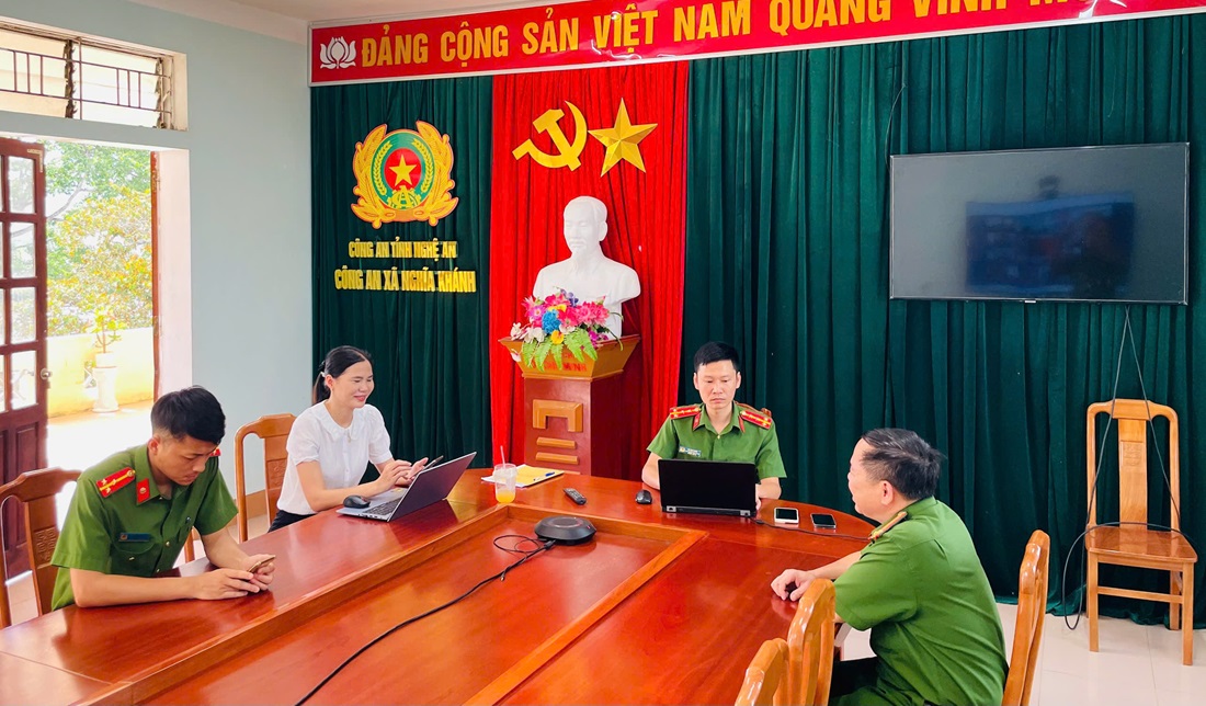 Công an xã Nghĩa Khánh tham dự điểm cầu trực tuyến Lễ phát động thu nhận mẫu sinh phẩm AND thân nhân liệt sỹ