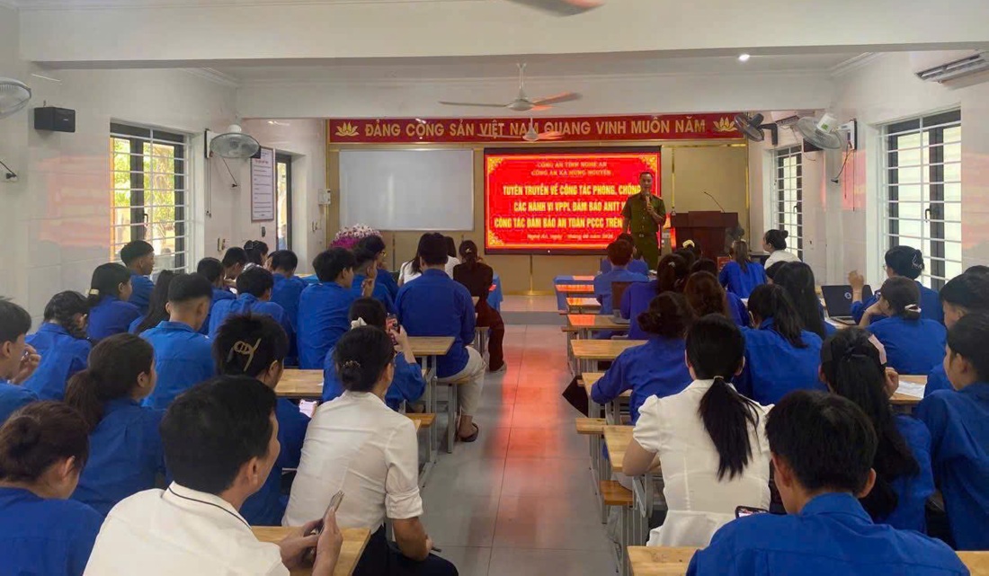 Công an xã Hưng Nguyên tuyên truyền pháp luật cho đoàn viên thanh niên