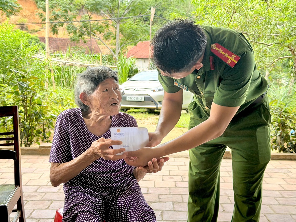 Tổ chức hoạt động đền ơn đáp nghĩa