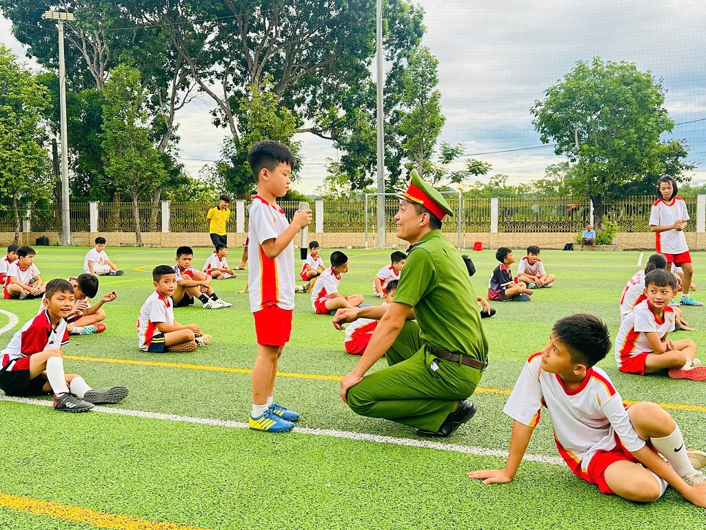 Tuyên truyền, phổ biến, giáo dục pháp luật