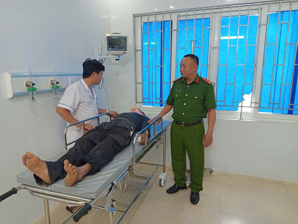 Nhanh chóng đưa người dân đi cấp cứu