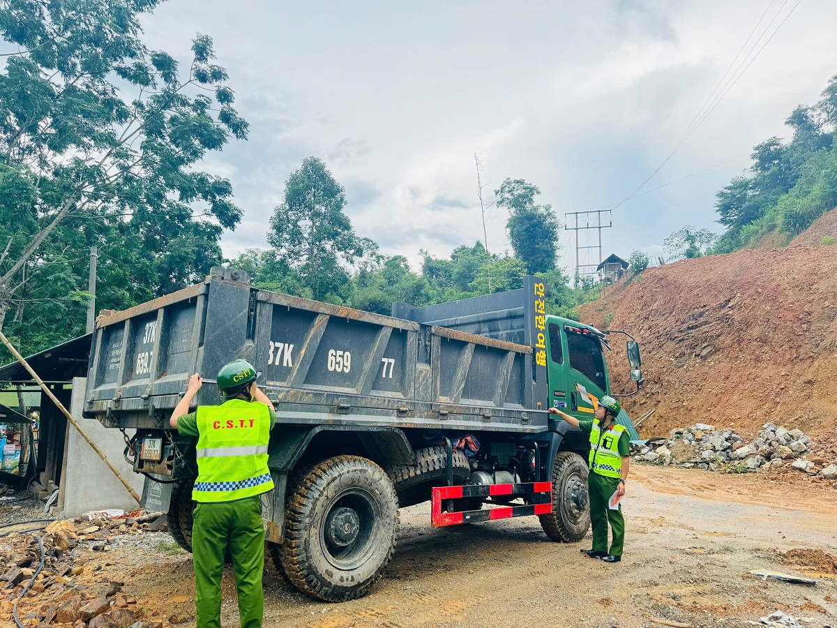 Công an xã Na Loi triển khai tổng rà soát một số loại phương tiện giao thông