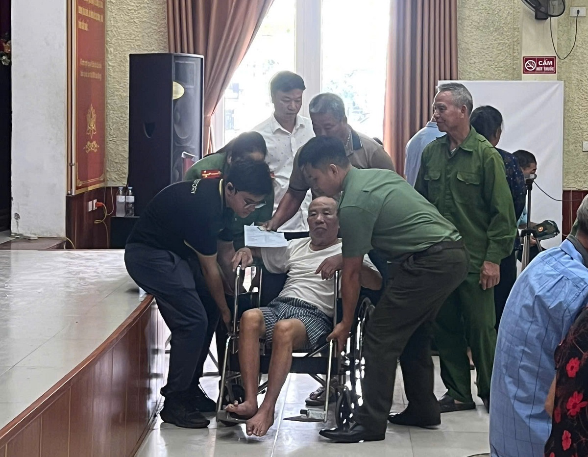 Phòng Hồ sơ nghiệp vụ tham gia hỗ trợ thân nhân gia đình liệt sĩ thu nhận mẫu ADN