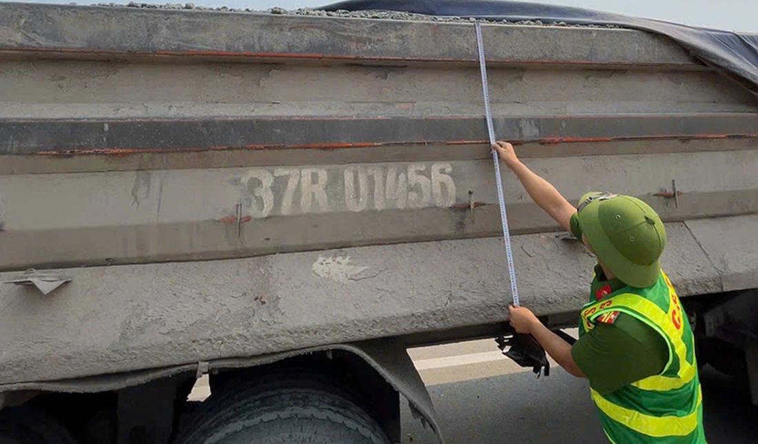 Công an xã Hải Lộc tổng rà soát phương tiện kinh doanh vận tải