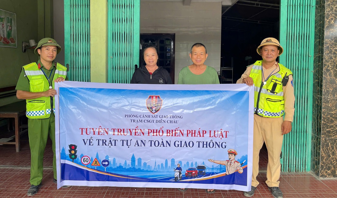 Công an xã Trung Lộc tuyên truyền pháp luật về trật tự an toàn giao thông