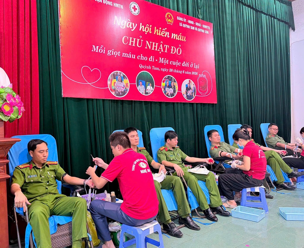 Công an xã Quỳnh Tam tích cực tham gia hiến máu tình nguyện