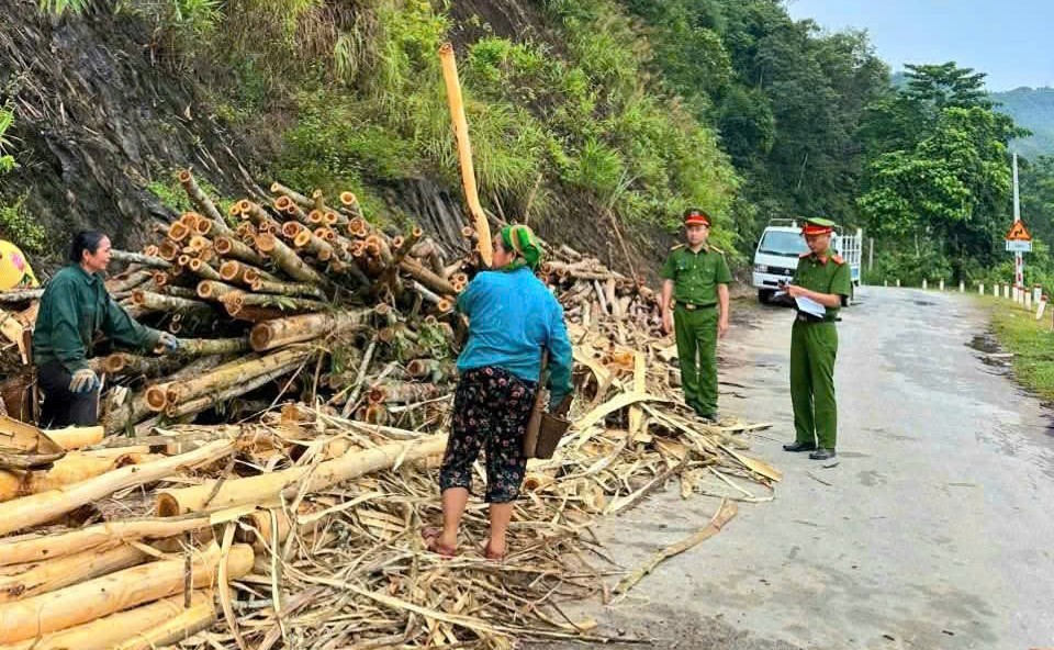 Công an xã tuyên truyền, phổ biến, giáo dục pháp luật kết hợp tuần tra, kiểm soát