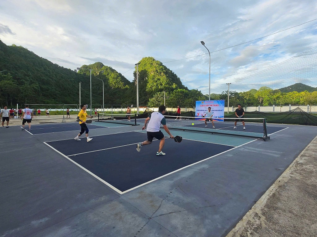Công an xã Quỳ Hợp tổ chức hoạt động thể thao