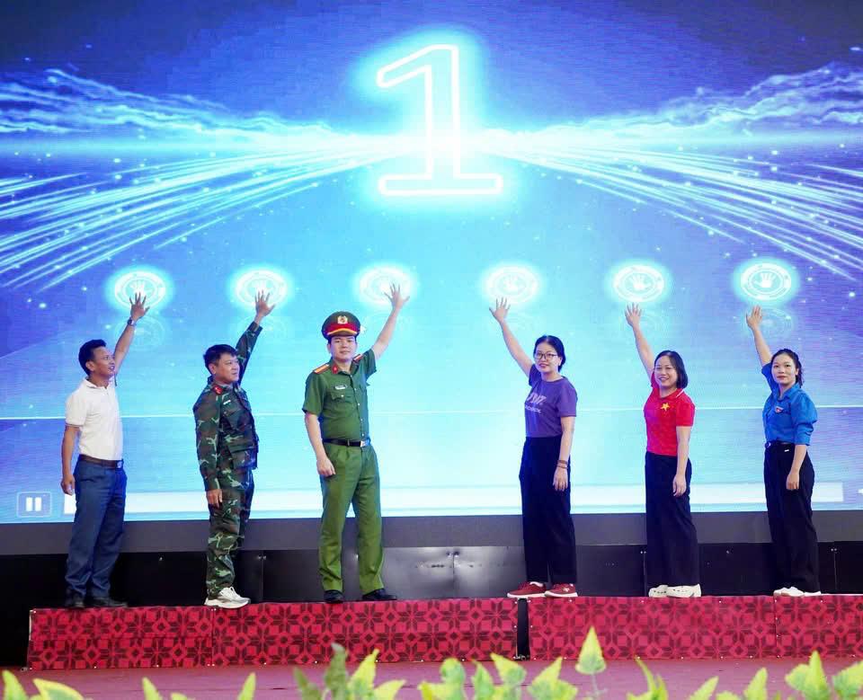 Công an xã hưởng ứng và tham gia Ngày chạy Olympic