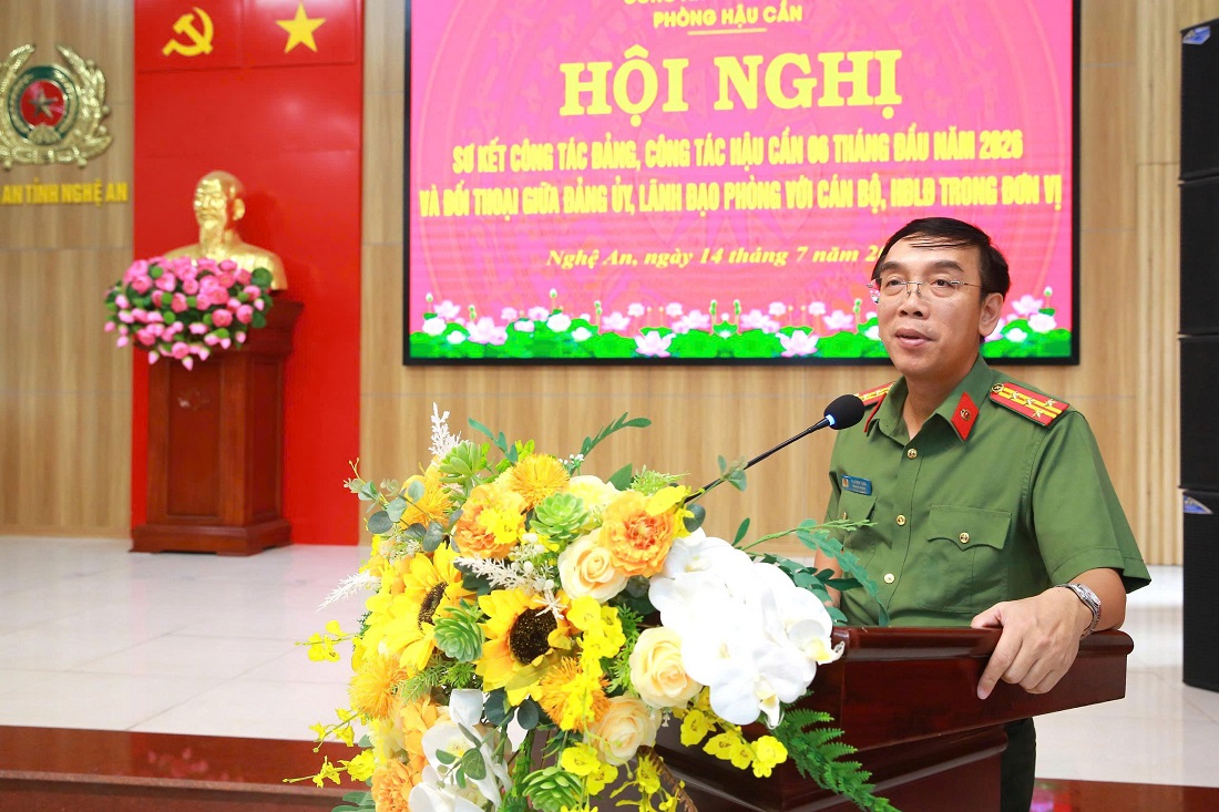 Đồng chí Đại tá Tạ Đình Tuấn, Trưởng phòng Hậu cần phát biểu