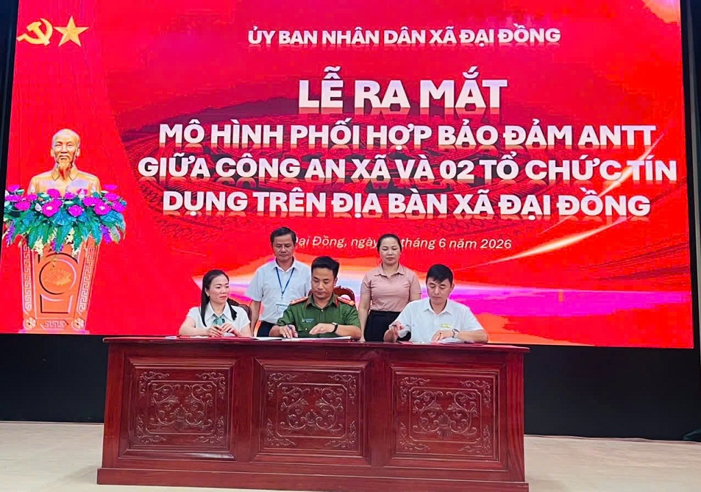 Ký cam kết thực hiện mục tiêu của mô hình