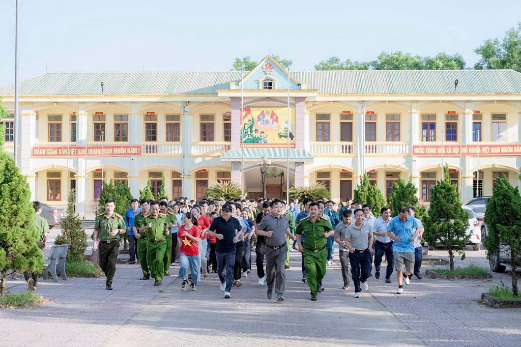 Đại biểu chạy hưởng ứng “Chung một quyết tâm xây dựng xã, phường không ma túy”